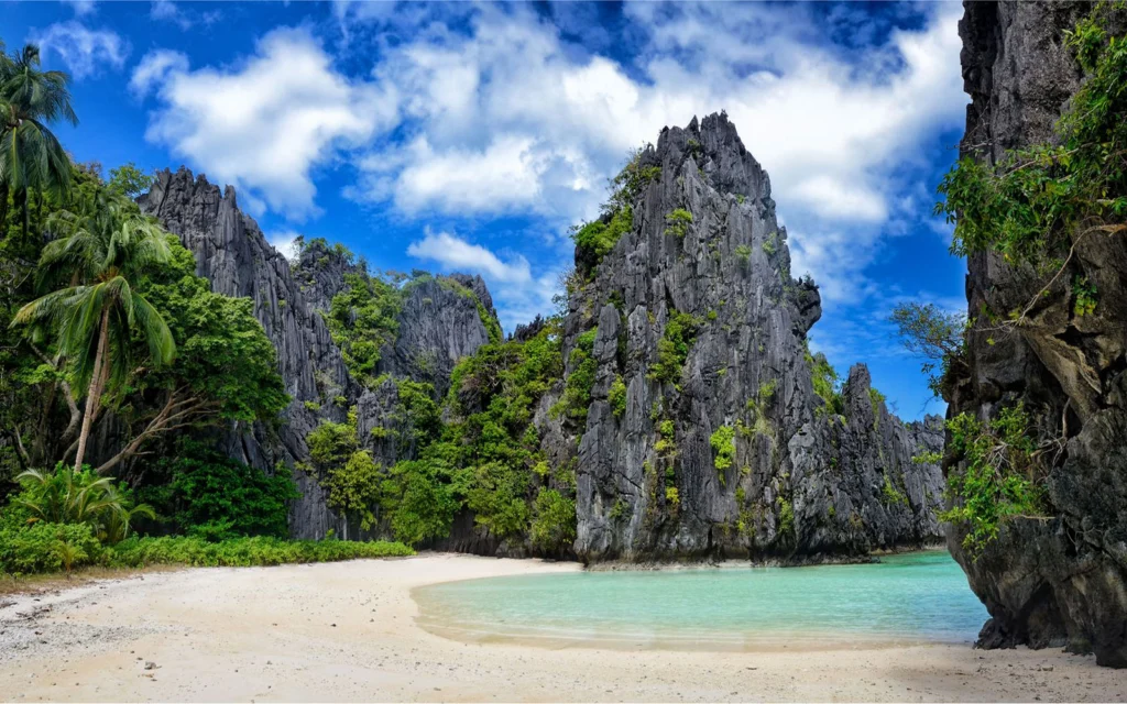 The limestone cliffs and beach of El Nido, Palawan.