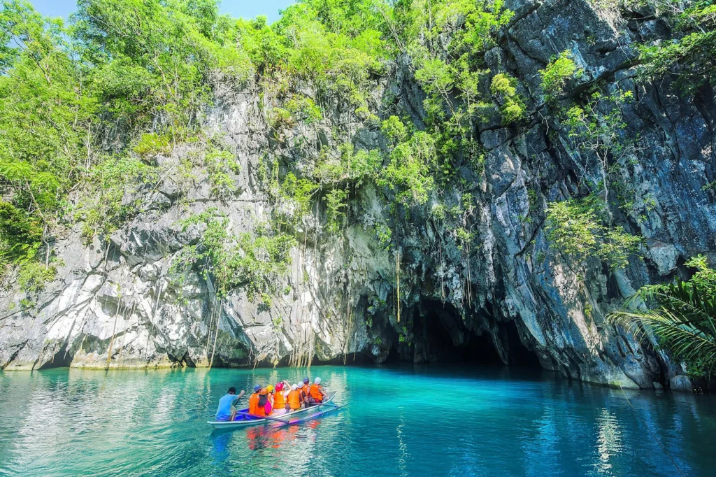 A boat entering the Puerto Princesa Subterranean River, the underground river north of the city.
